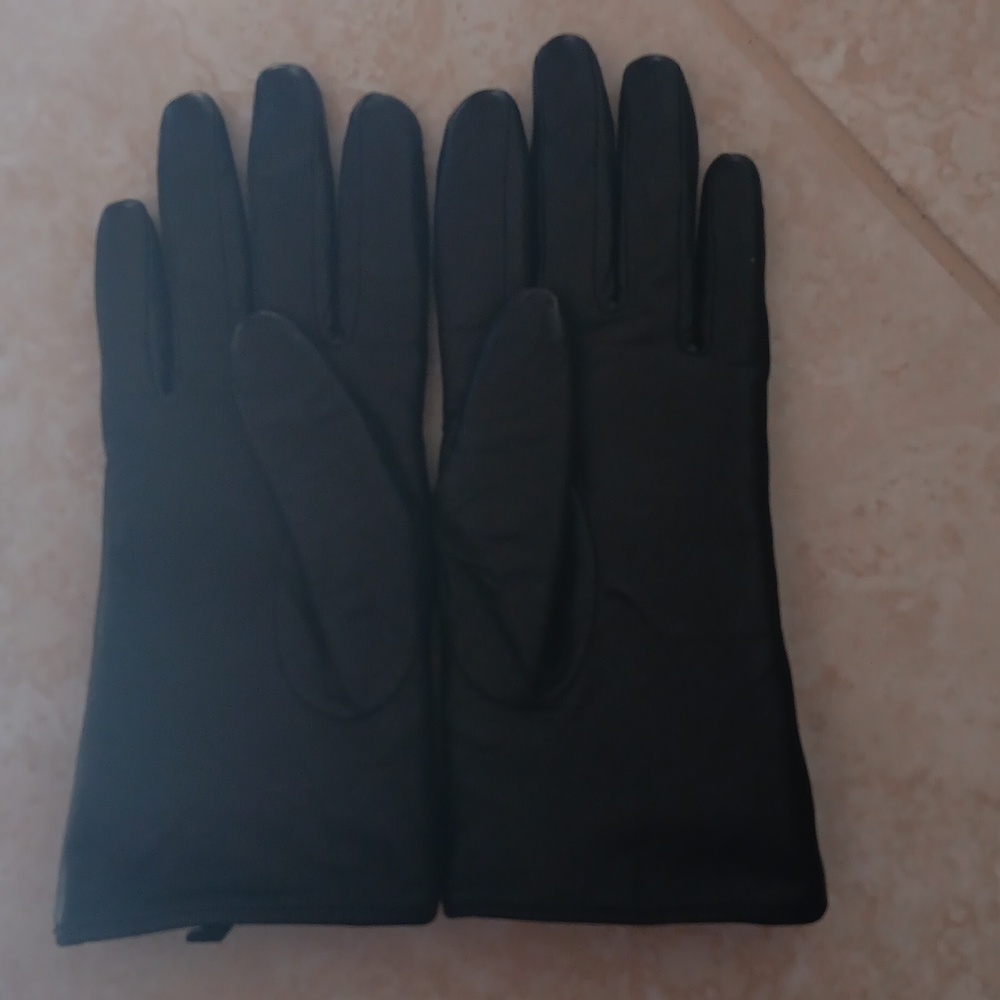 Kate Spade leather quilted gloves.Small - Picture 4 of 10